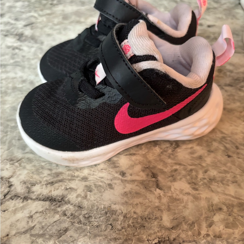 Nike Baby Sneakers – Black/Pink – Size 5C